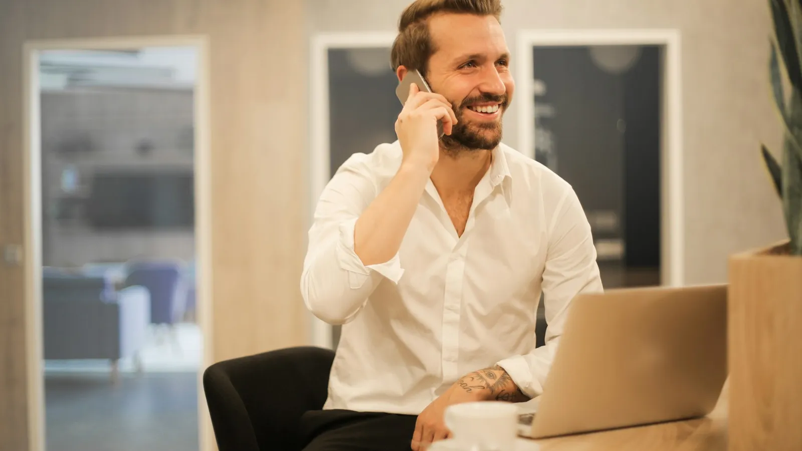 Real estate agent picking up a qualified lead on the phone after an AI agent handled the first messages